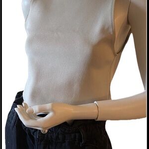 Chic Zara cropped tank in an ecru color with stretchy fabric, Size Medium